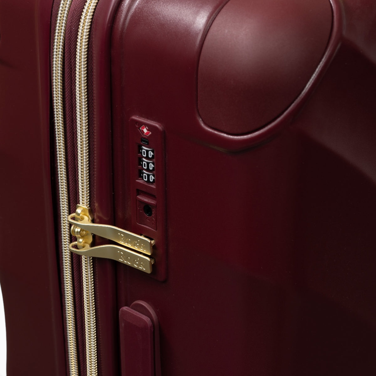 Burgundy Dusk Sahara suitcase, close-up of the TSA combination lock