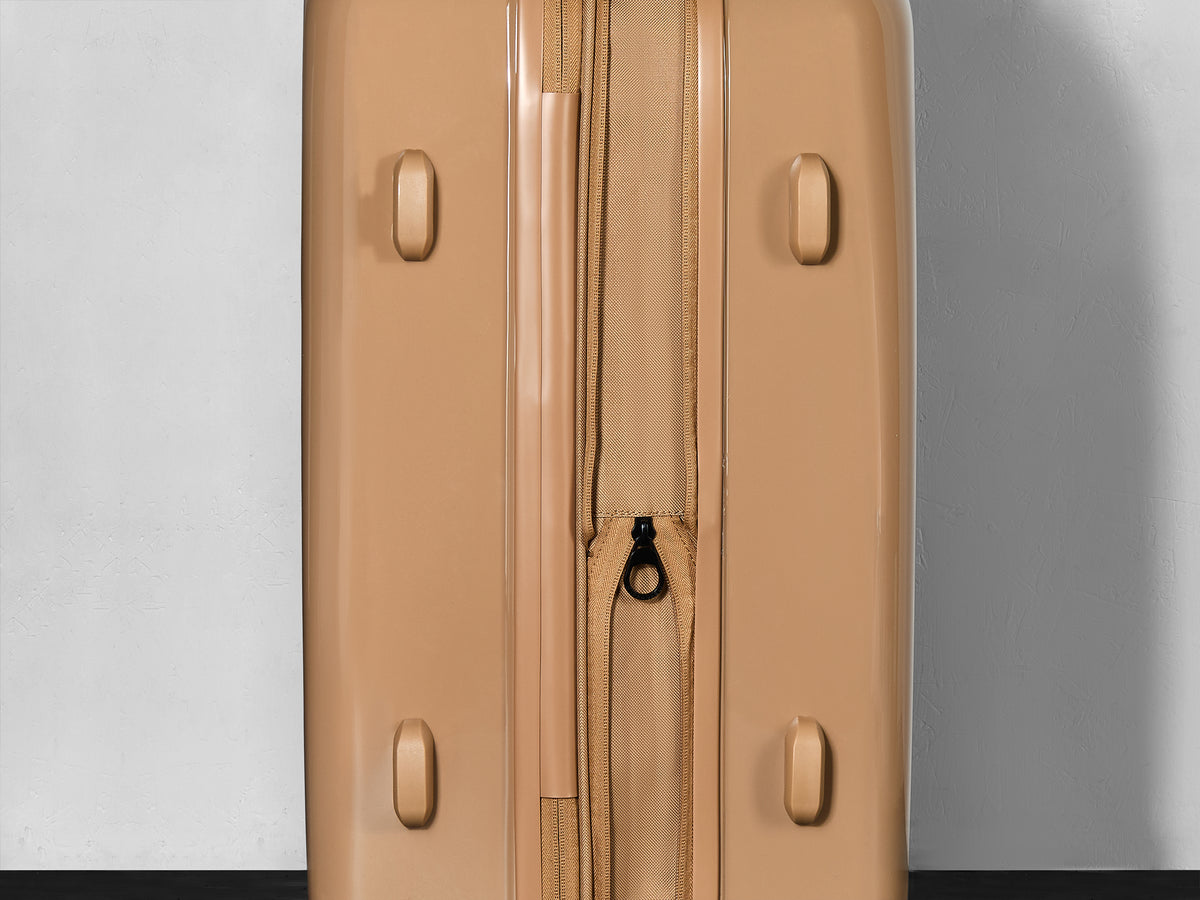 Chocolate Gelato suitcase, close-up of the expansion zip around the side