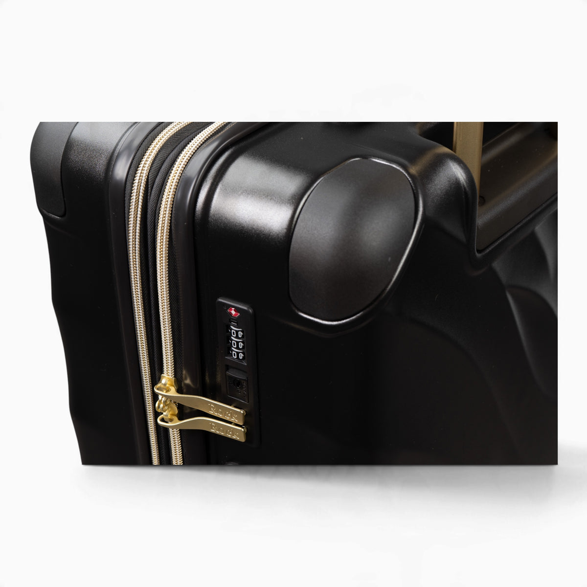 Moonlight Black Sahara suitcase, close-up of the TSA combination lock