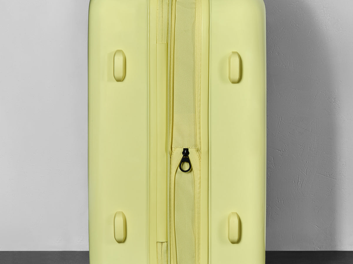 Lemon Ice Gelato suitcase, close-up of the expansion zip around the side