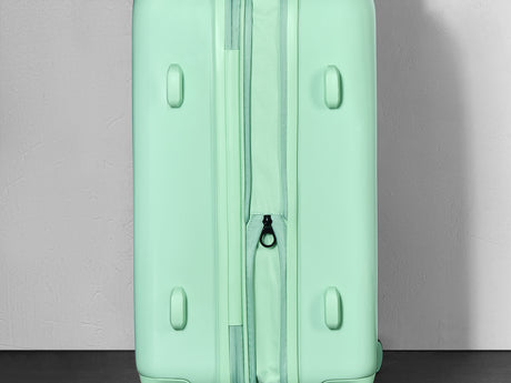 Pistachio Gelato suitcase, close-up of the expansion zip around the side